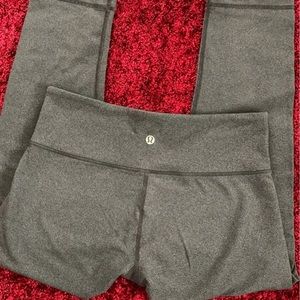 Lululemon CROPS CAPRIS size 6